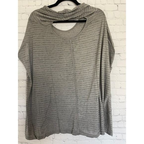 UNIQ Oversize Gray and Tan Open Back Shirt size Small NWT - Picture 3 of 6